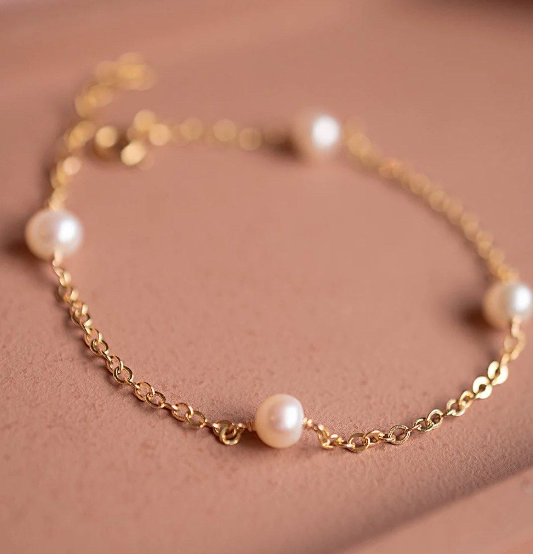 Eloise Pearl Bracelet
